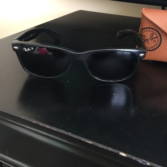 Ray Ban wayfarers polarized in black
