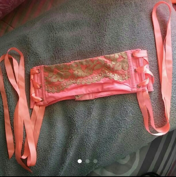 Last price Nwt Victoria's secret waist cincher