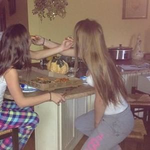 Meet your Posher, Skylaa