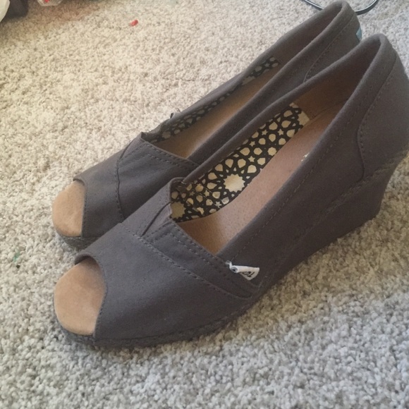 Like new Toms wedges
