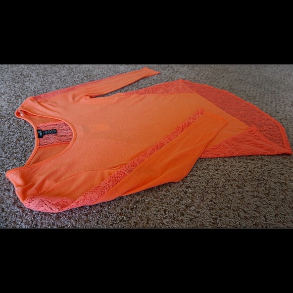 🎀Rue 21 Lace Back Hi-Low Top🎀