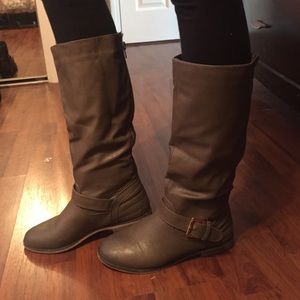 Size 8 grey/taupe boots, never worn!