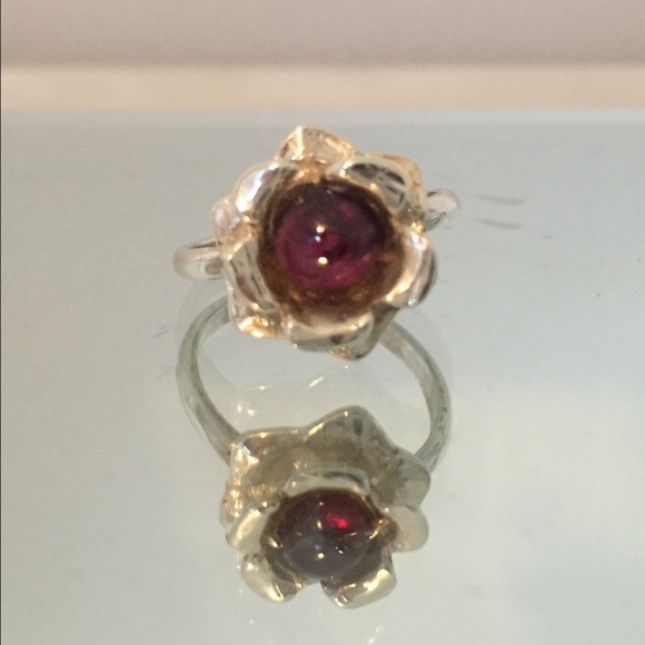 Adorable Silver Flower Ring