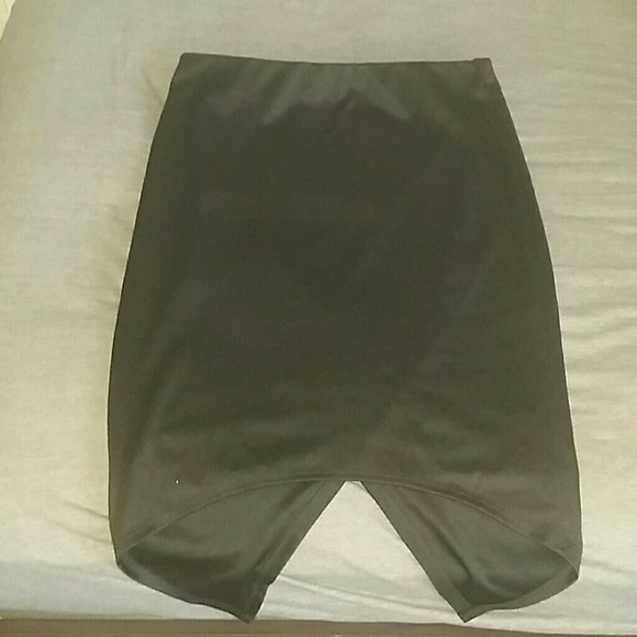 Back slit skirt
