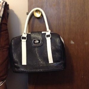 🔳Black and White Purse🔳