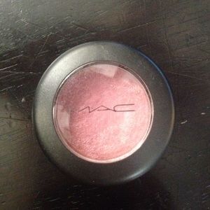 MAC lustre eye shadow