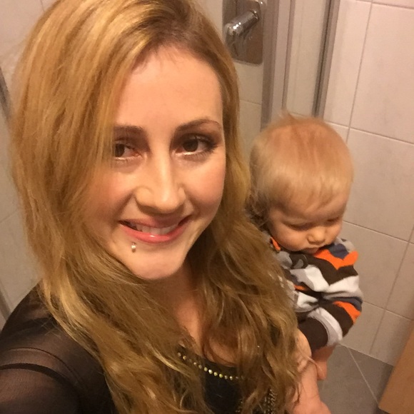 Meet your Posher, Danielle - Picture 2 of 4