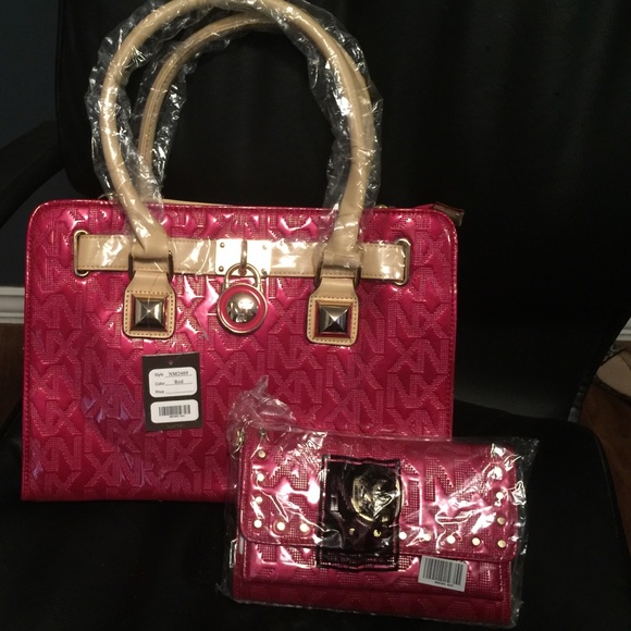 Red NX purse - Picture 2 of 3