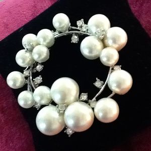 Gorgeous pearl and crystal pin silver setting NEW
