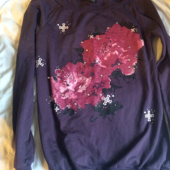 SALE💥 Sweater with flower print 🌹 - Picture 2 of 3