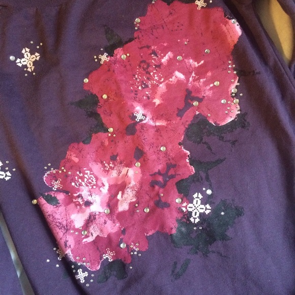 SALE💥 Sweater with flower print 🌹 - Picture 3 of 3