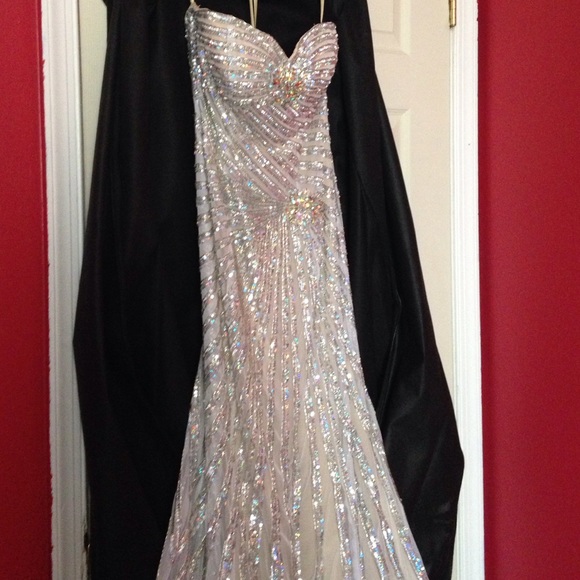 Stunning Jovani Gown FINAL CALL