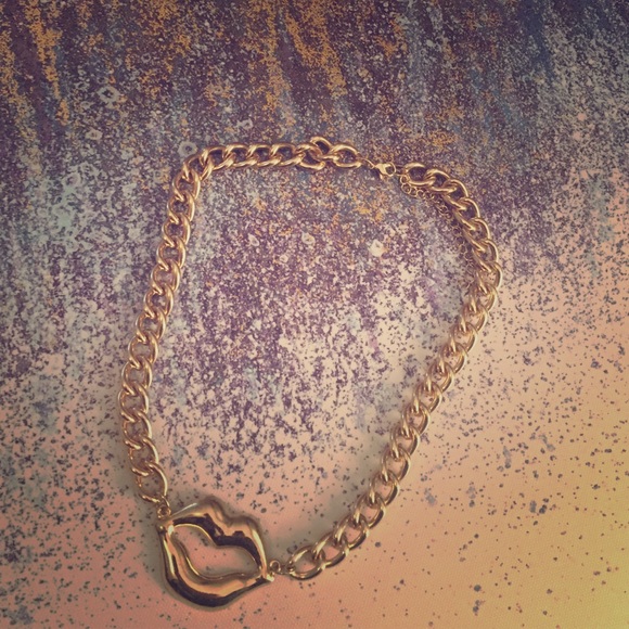 🚫 SOLD 🚫 Gold Chain Lips Choker