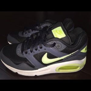 Women's Nike tennis shoes