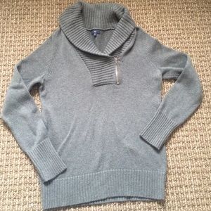 LAST CHANCE!! Gap zip-front sweater