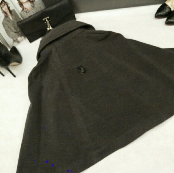 Cape Coat - Picture 2 of 3