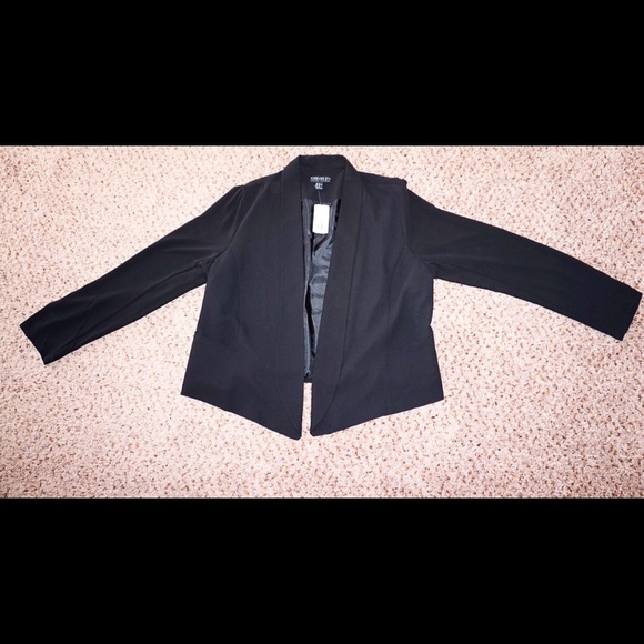 ✨Forever 21 Sheer Sleeve Blazer✨