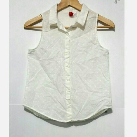 H&M sleeveless polka dot button down - Picture 2 of 3