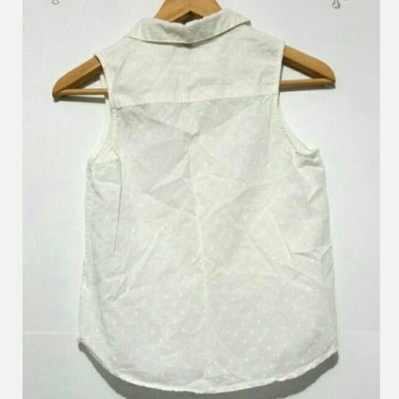 H&M sleeveless polka dot button down - Picture 3 of 3