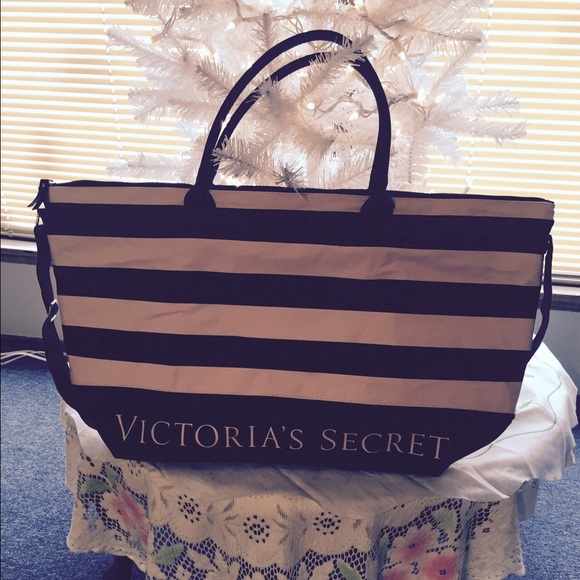 Victoria's Secret Handbags - Victoria's Secret Travel Bag. NWT