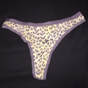 NWOT VICTORIA'S SECRET THONG!