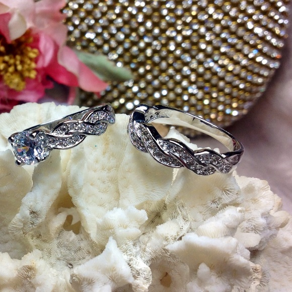 🌺Gorgeous 18K White Gold Sapphire Ring - Picture 1 of 3