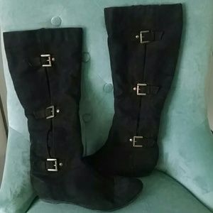 Black, suede Aerosoles