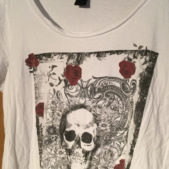 Skull and Rose's Tee - Picture 3 of 4
