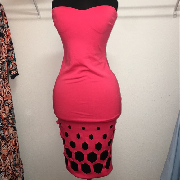 🎀HOST PICK🎀 CORAL STRAPLESS DRESS - Picture 2 of 4