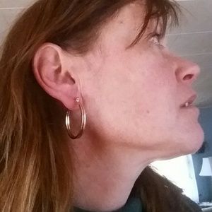 Pretty Gold tone Hoop Earrings