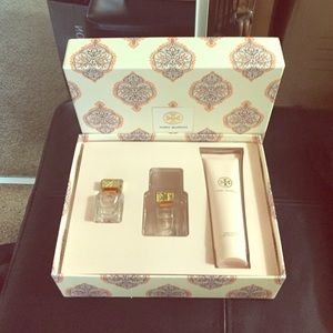 💕 Brand new Tory Burch body cream and perfume✨