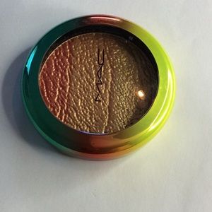 MAC Freshen Up limited-edition never used