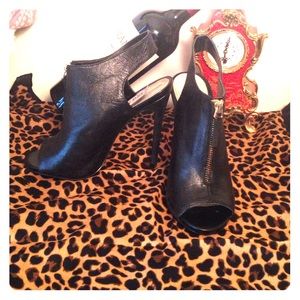 🔥Steve Madden Soft Black Leather heels