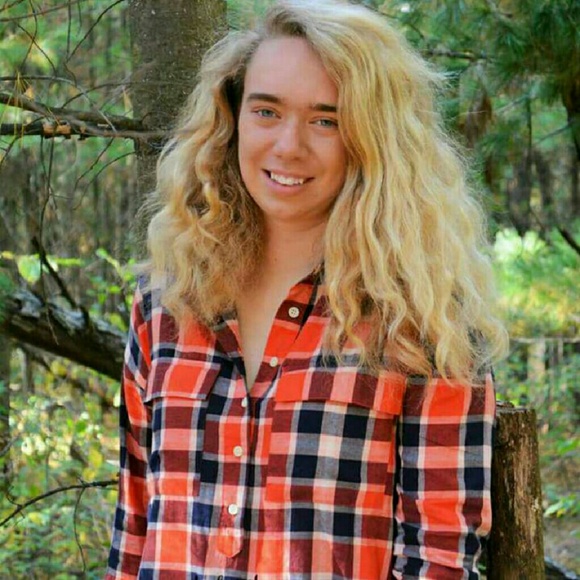 Meet your Posher, Monica - Picture 1 of 1