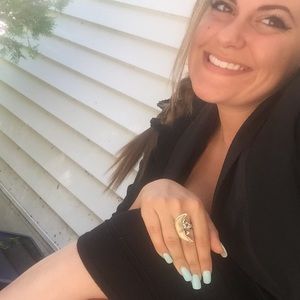 Meet your Posher, Caitlan