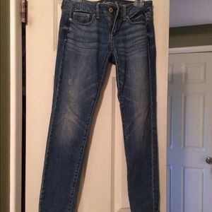 Light washed- American Eagle Skinny Jeans
