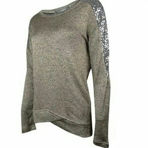 Light knit sweater w/ embellished sequin shoulders