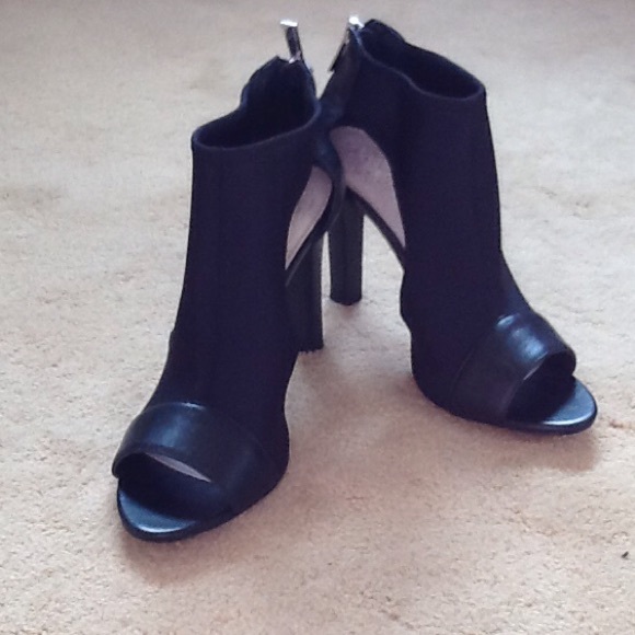 Vince Camuto size 8 black heels
