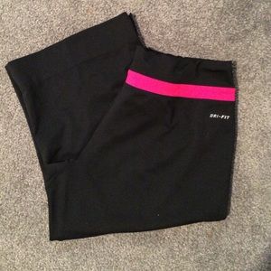Nike Dri Fit Capri active pants.