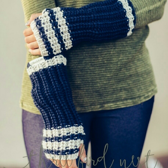 THREE BIRD NEST FINGERLESS KNITTED GLOVES - Picture 2 of 3