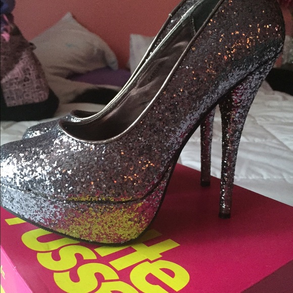 Sparkly Pumps! - Picture 2 of 4