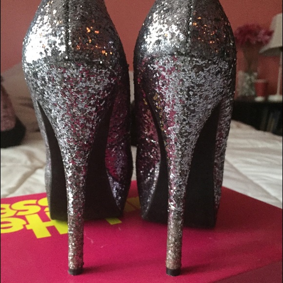Sparkly Pumps! - Picture 3 of 4