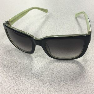 ✂️PRICE CUT - Vera Bradley Sunglasses