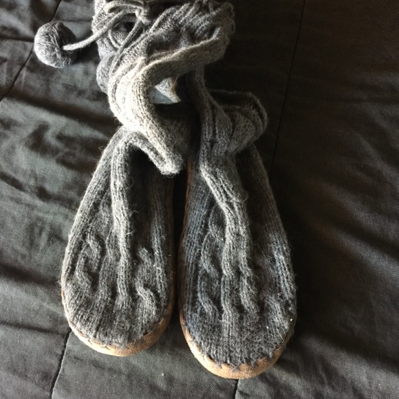 Victoria secret pink grey slippers boots