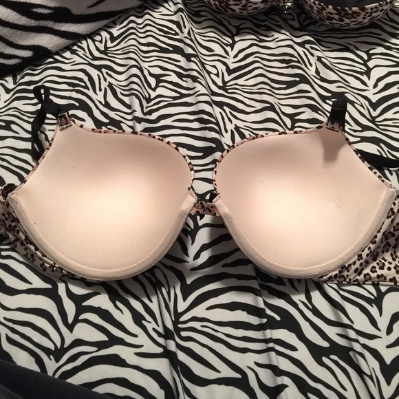 Victoria Secret Bra - Picture 2 of 4