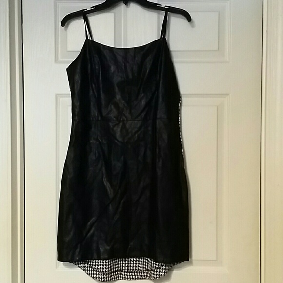 NWT Hi Lo leather like and herringbone Fitted