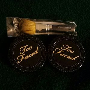 Too faced bronzer with brush