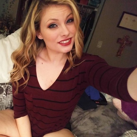 Meet your Posher, Mckenzie - Picture 1 of 1