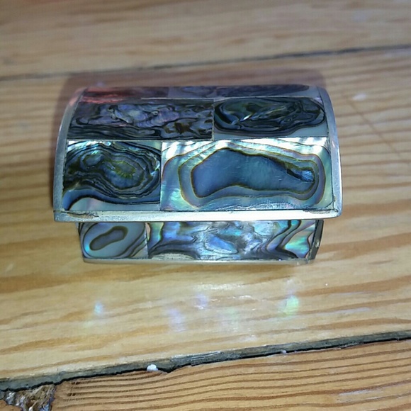 Tiny earring box