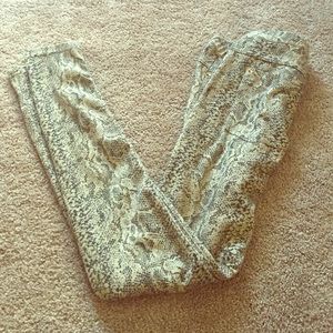 NWOT Hue Snake Jeggings
